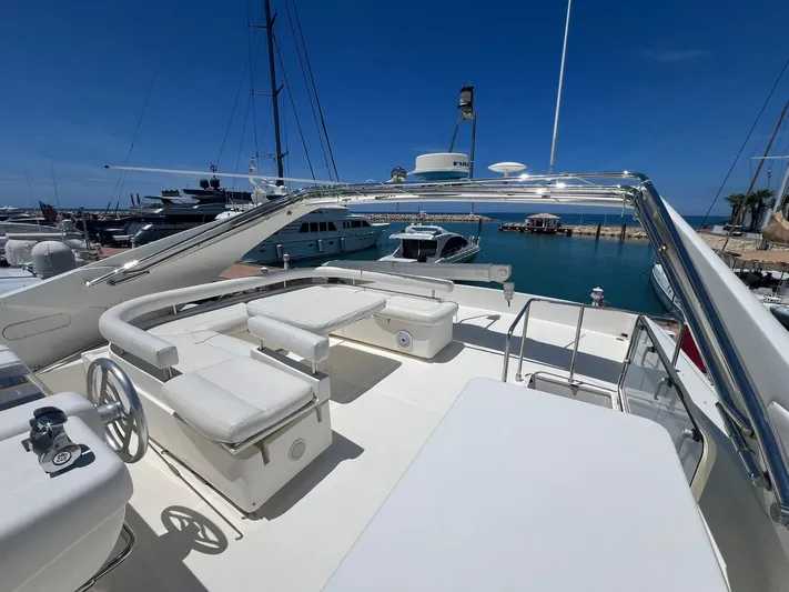 Amia Yacht Photos Pics 