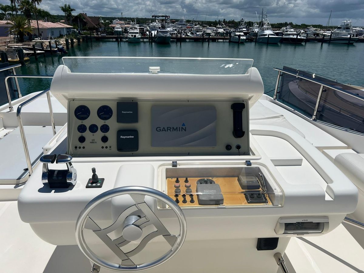 2006 Ferretti Yachts 74 