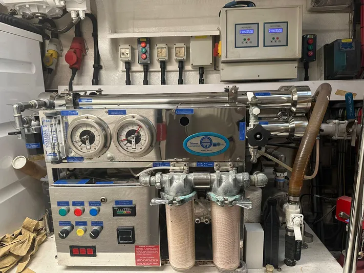 Blue Yacht Photos Pics 