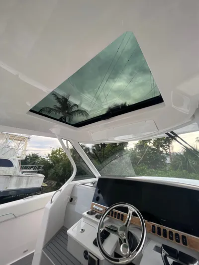  Yacht Photos Pics 2021 REGAL 38 SAV - Image 5