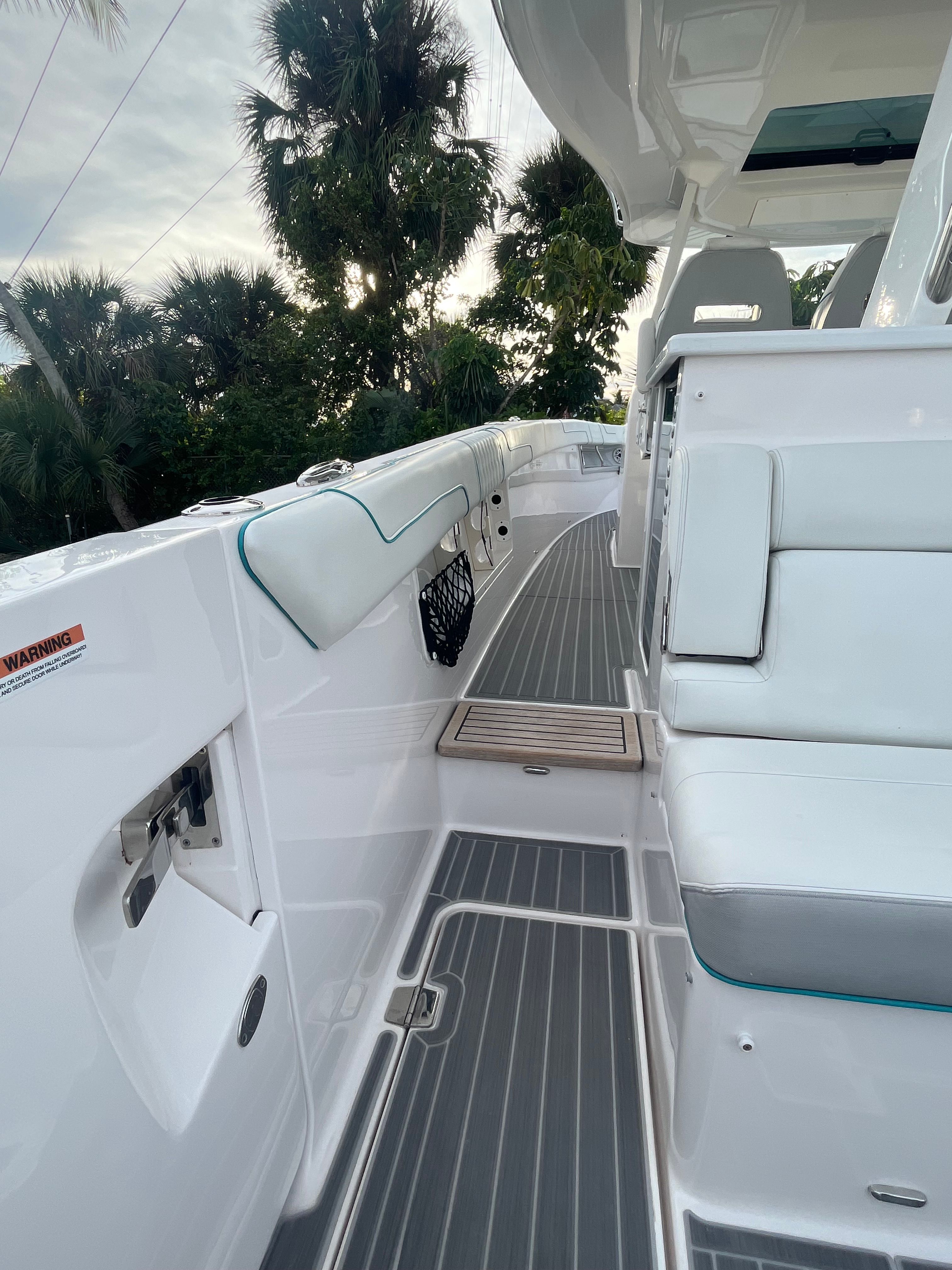 Yacht Photo 20