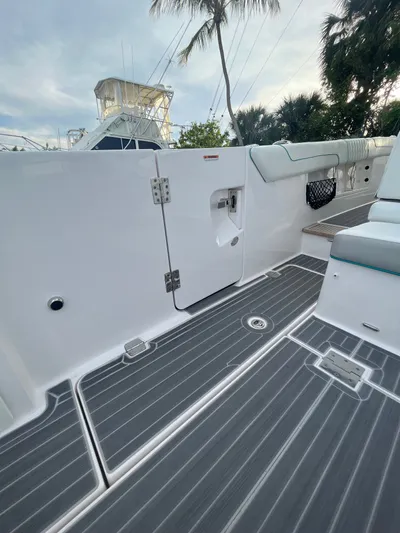  Yacht Photos Pics 2021 REGAL 38 SAV - Image 12