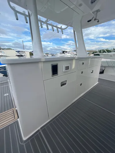  Yacht Photos Pics 2021 REGAL 38 SAV - Image 10