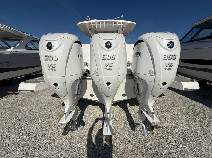  Yacht Photos Pics 2021 REGAL 38 SAV - Image 7