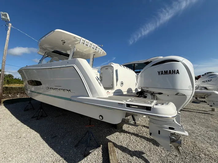  Yacht Photos Pics 2021 REGAL 38 SAV - Image 9