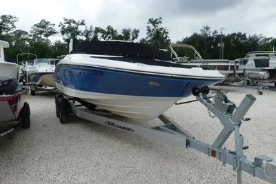 Sea Ray SPX 210 Outboard