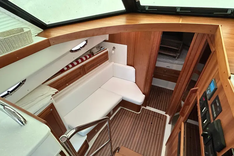 Esc Key Yacht Photos Pics Mid cabin