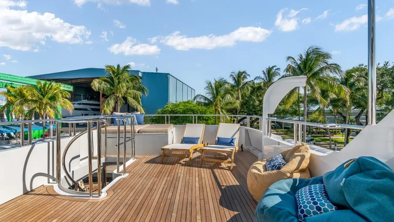 Just Enough Yacht Photos Pics 