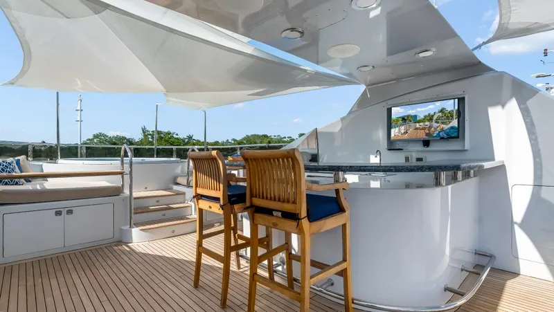 Just Enough Yacht Photos Pics 