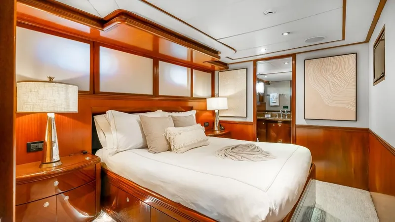 Just Enough Yacht Photos Pics 