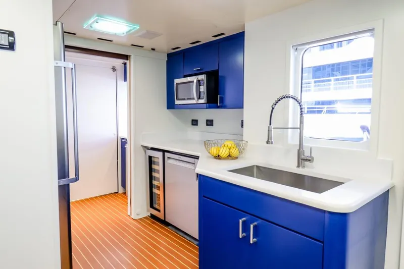 Just Enough Yacht Photos Pics 