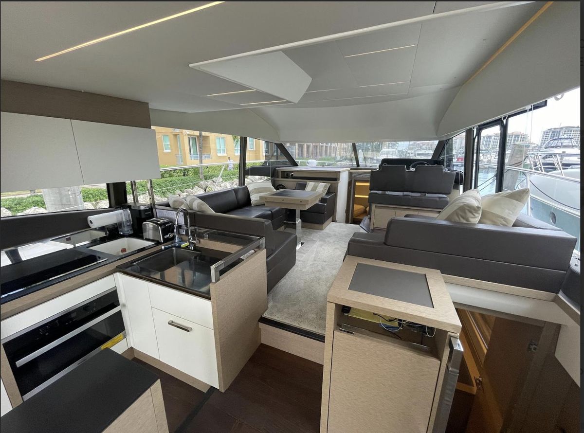2018 Prestige 52 