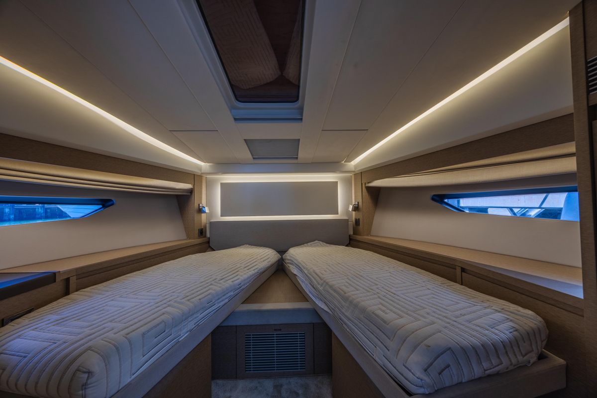 2018 Prestige 52 