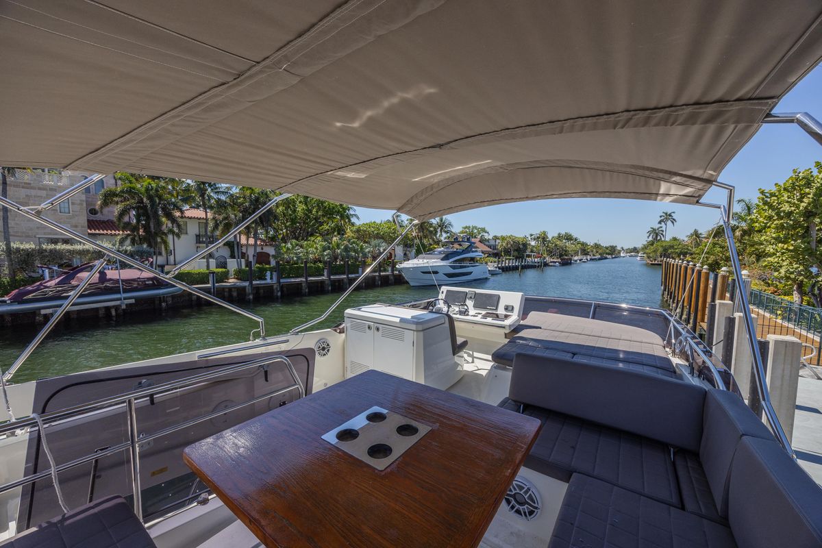 2018 Prestige 52 
