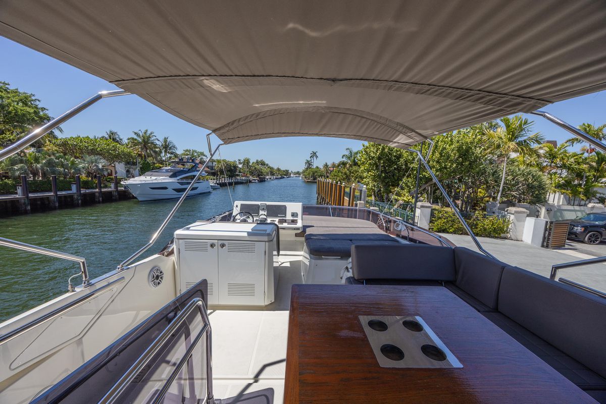2018 Prestige 52 