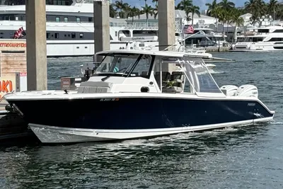 Pursuit S 358 Sport
