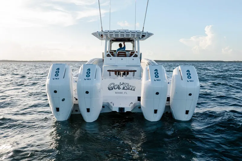  Yacht Photos Pics Freeman 43 boat with four 400 V10 engines cruising on open water, 2023 model.