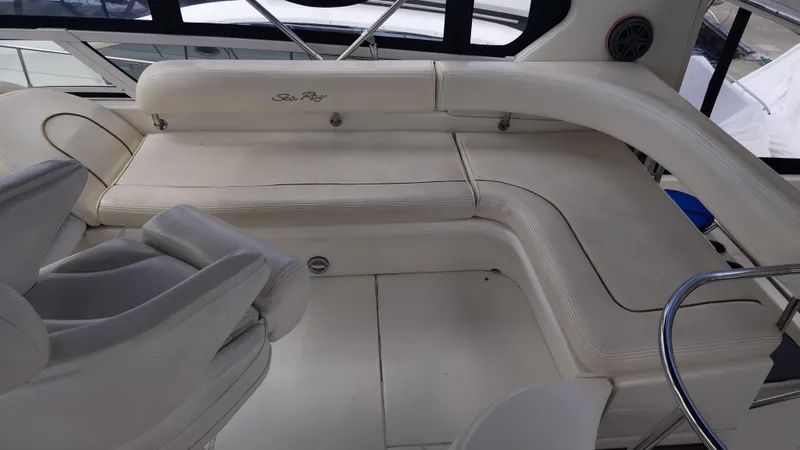 Spectre Yacht Photos Pics Luxurious seating area on a 2001 Sea Ray 420 Aft Cabin yacht.