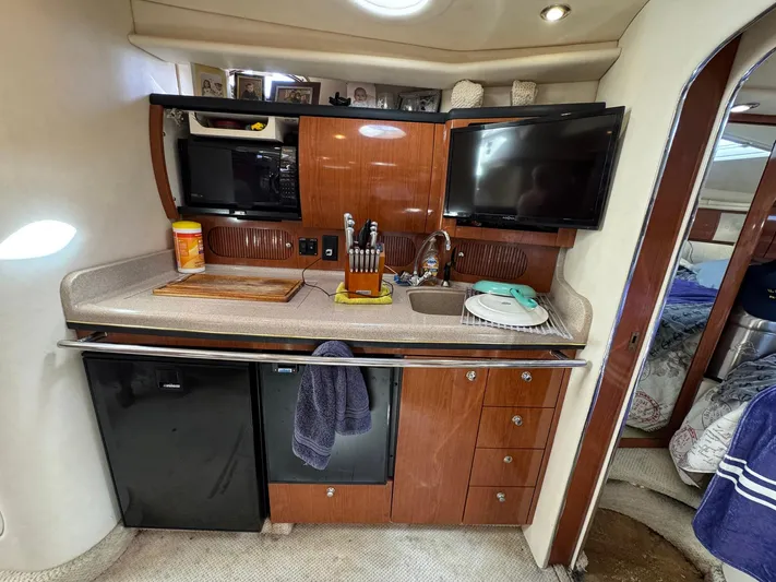 Knotta Clue Yacht Photos Pics 