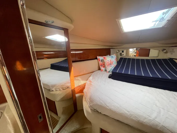  Yacht Photos Pics 2004 Sea Ray 360 Sundancer cabin interior with bed, mirror, and skylight.