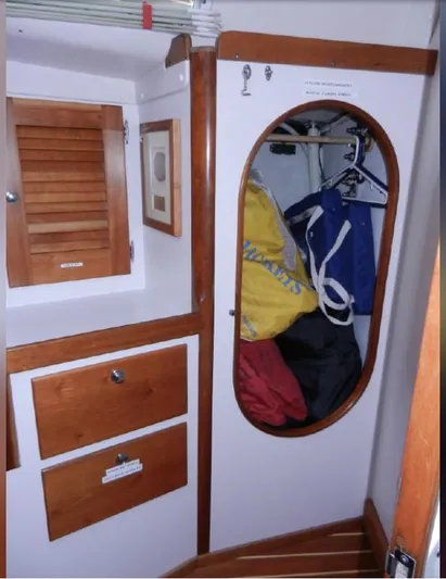 Finezza Veloce Yacht Photos Pics Hanging locker, owner's stateroom
