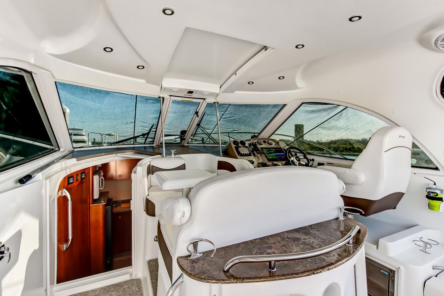 2009 Cruisers Yachts 390 Sports Coupe