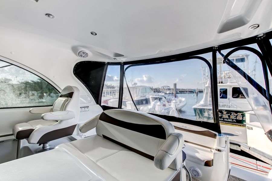 2009 Cruisers Yachts 390 Sports Coupe