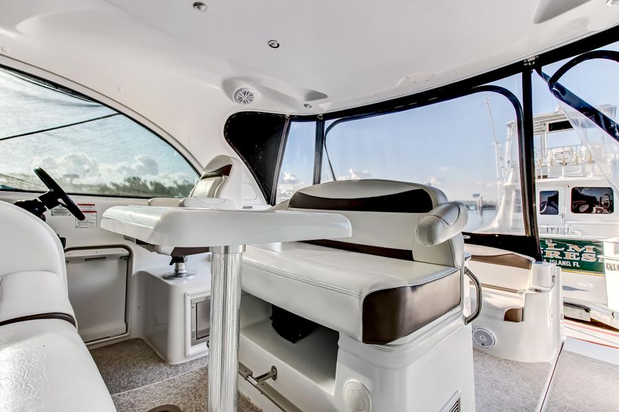 2009 Cruisers Yachts 390 Sports Coupe