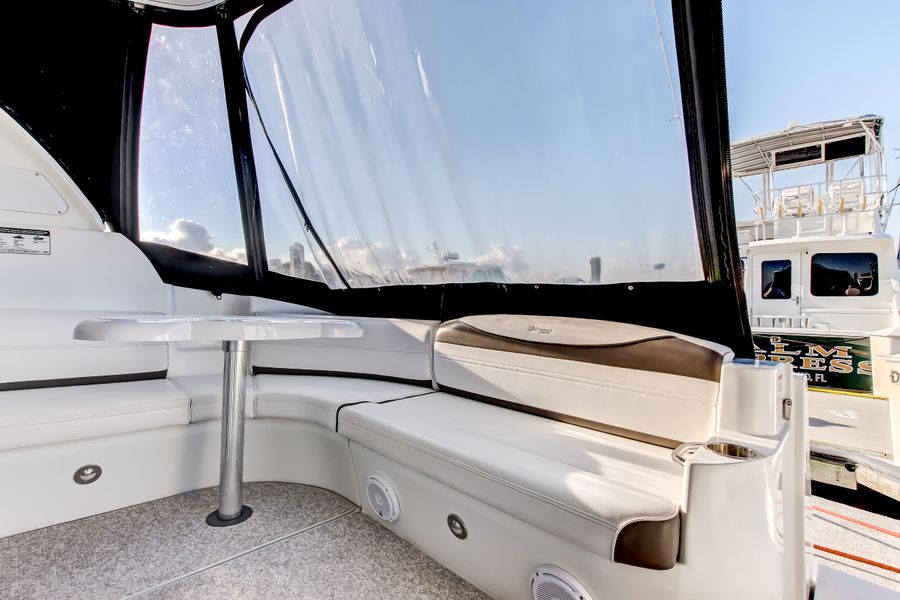 2009 Cruisers Yachts 390 Sports Coupe