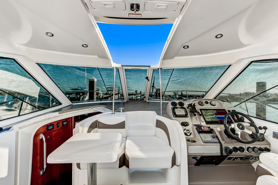 2009 Cruisers Yachts 390 Sports Coupe