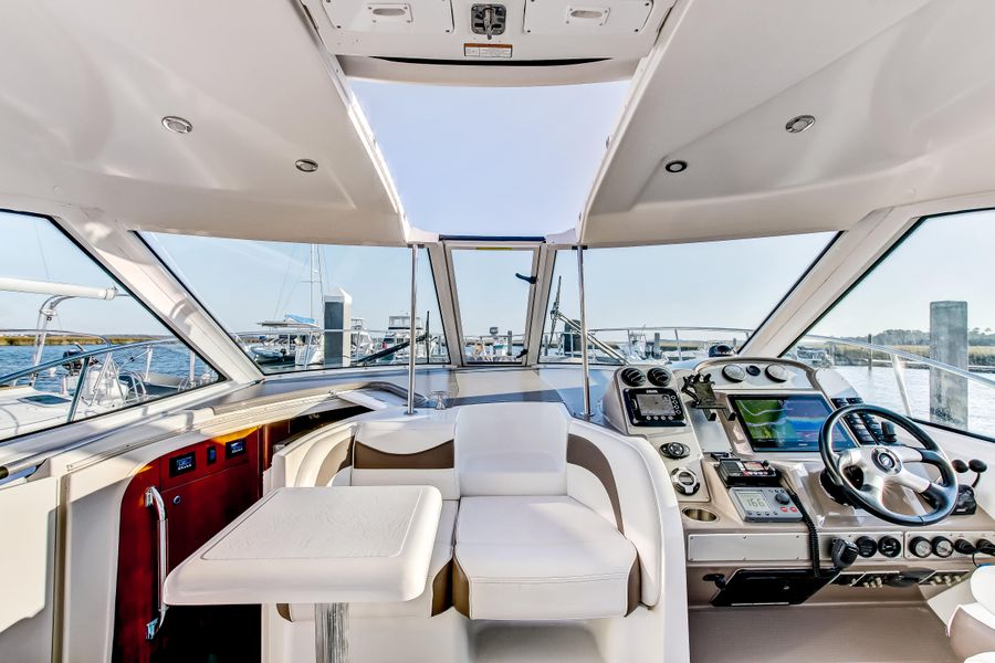 2009 Cruisers Yachts 390 Sports Coupe