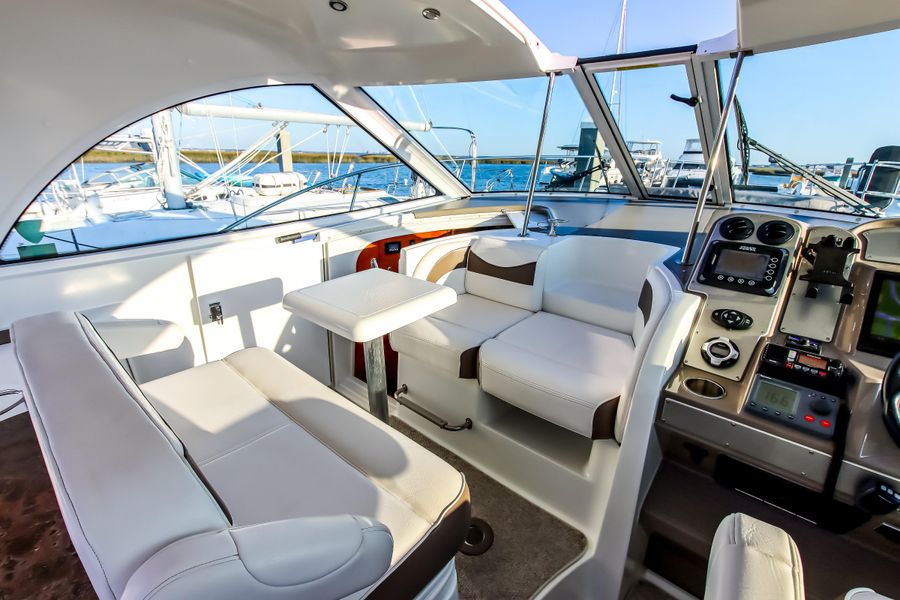 2009 Cruisers Yachts 390 Sports Coupe