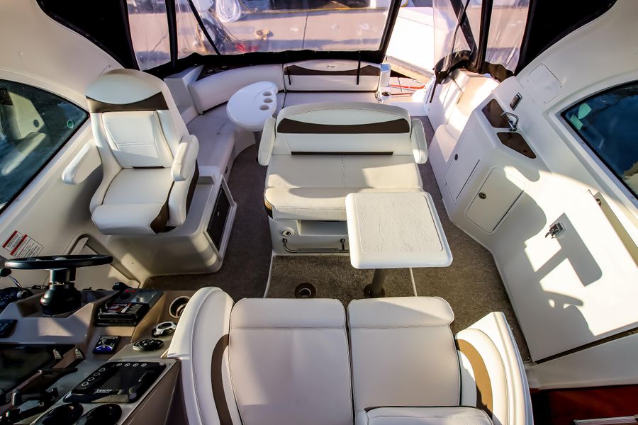 2009 Cruisers Yachts 390 Sports Coupe