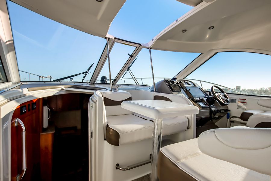 2009 Cruisers Yachts 390 Sports Coupe