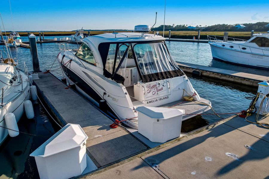 2009 Cruisers Yachts 390 Sports Coupe