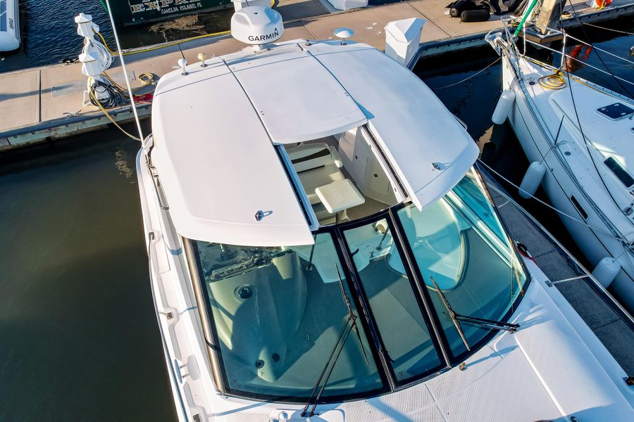 2009 Cruisers Yachts 390 Sports Coupe