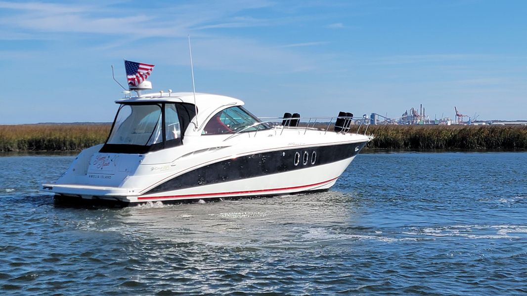 2009 Cruisers Yachts 390 Sports Coupe