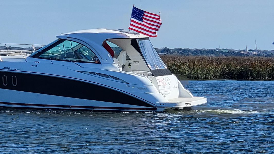 2009 Cruisers Yachts 390 Sports Coupe