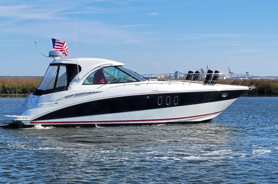 2009 Cruisers Yachts 390 Sports Coupe