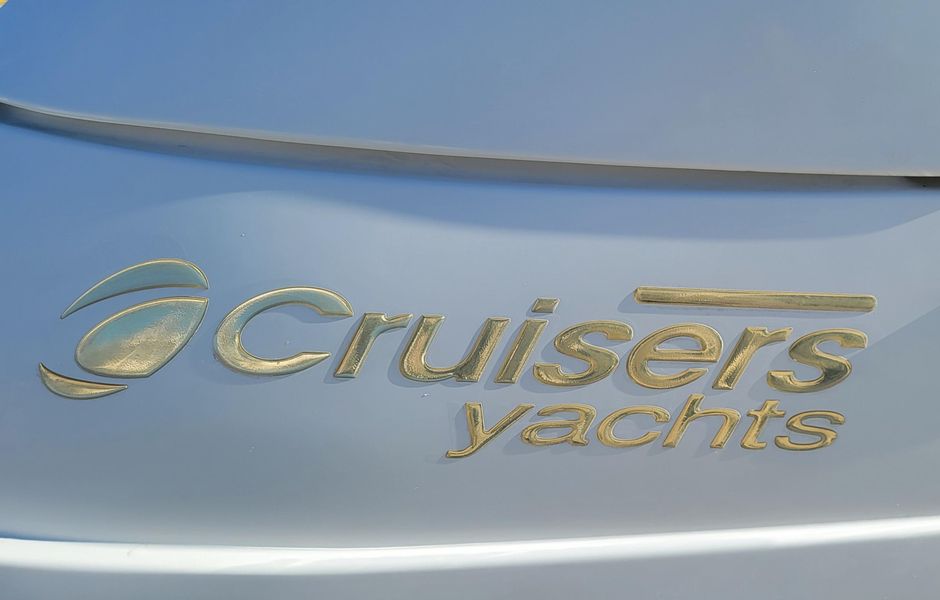 2009 Cruisers Yachts 390 Sports Coupe