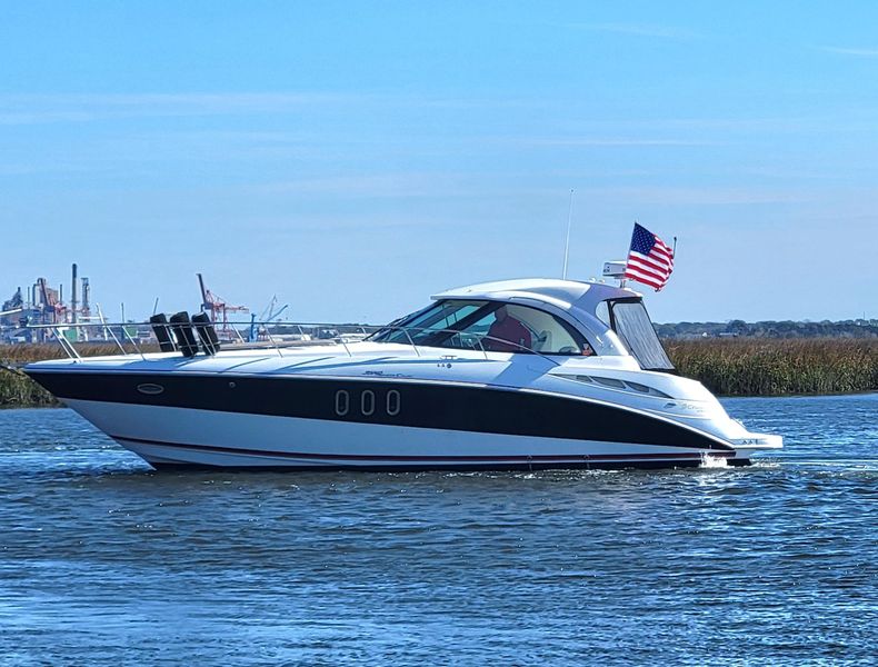 2009 Cruisers Yachts 390 Sports Coupe