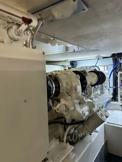 Gran Vida Yacht Photos Pics Engine room of a 1998 Ocean Yachts Super Sport, showcasing detailed machinery.