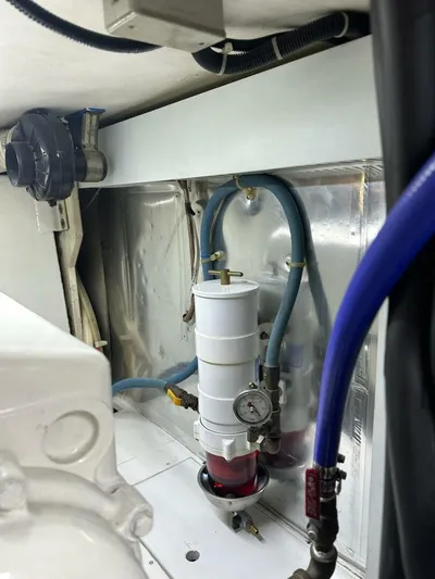 Gran Vida Yacht Photos Pics Engine room of 1998 Ocean Yachts Super Sport with fuel filter and gauge.
