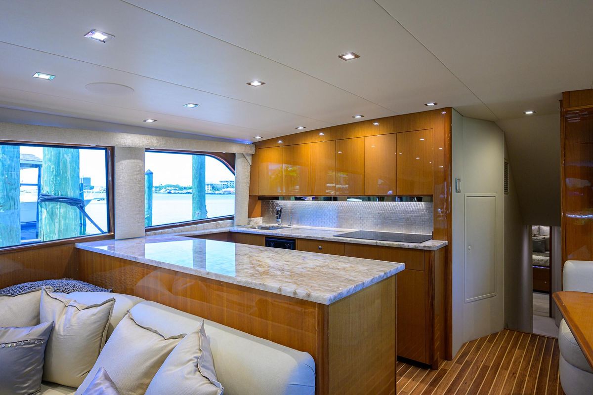 2004 Viking 65 