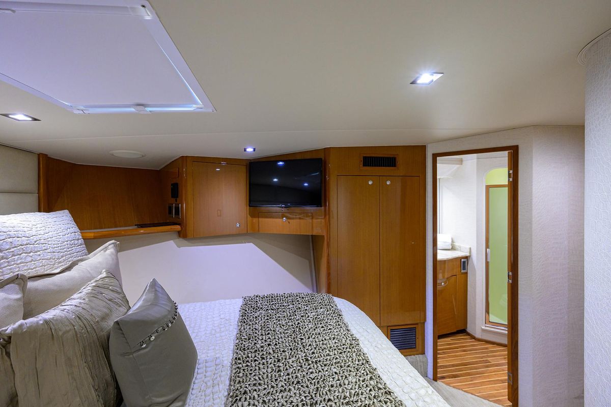 2004 Viking 65 