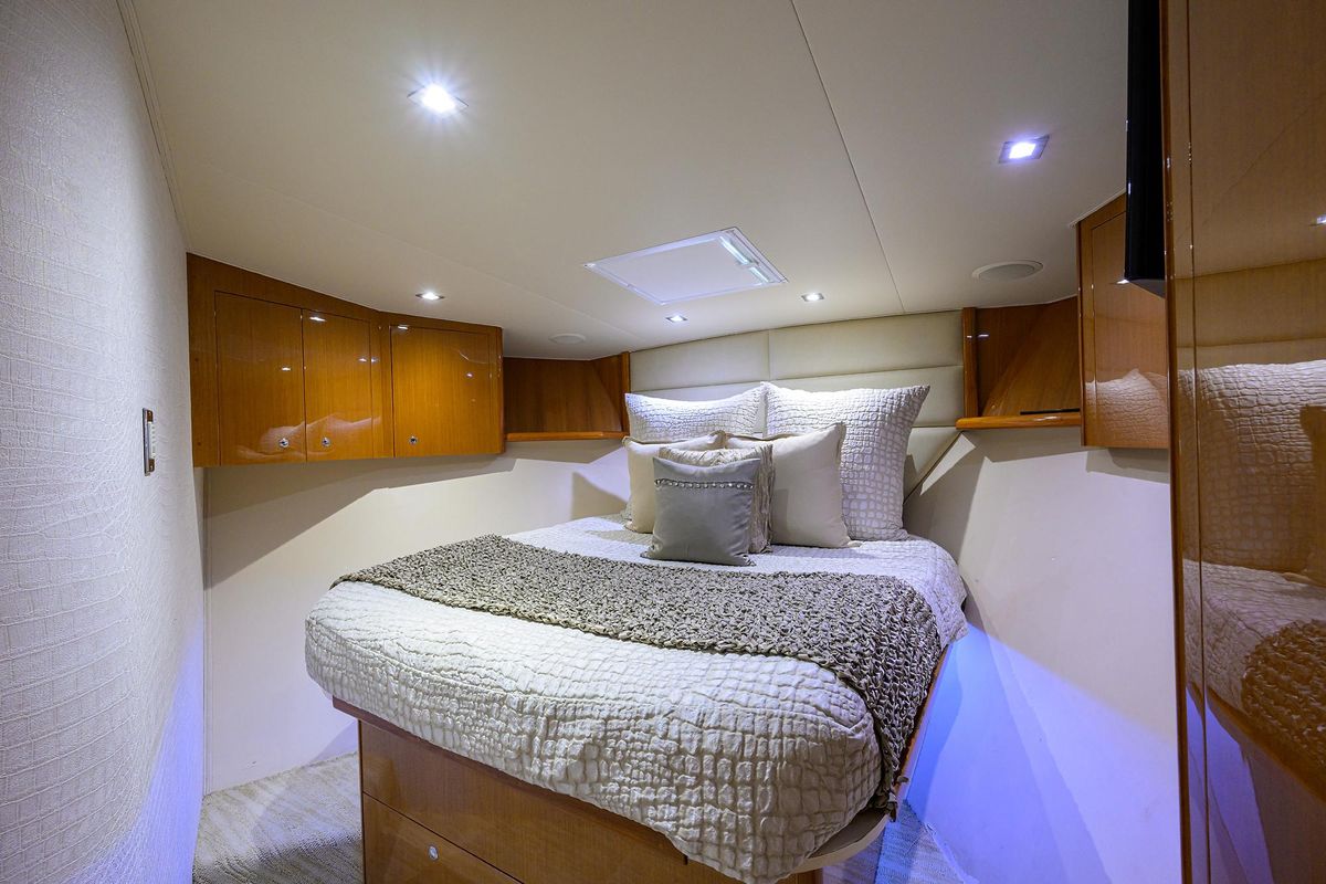 2004 Viking 65 