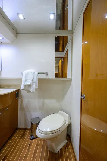 Enclosed Bridge W/tower Yacht Photos Pics 