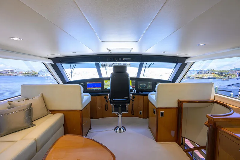 Enclosed Bridge W/tower Yacht Photos Pics 