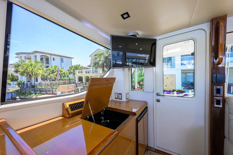 Enclosed Bridge W/tower Yacht Photos Pics 