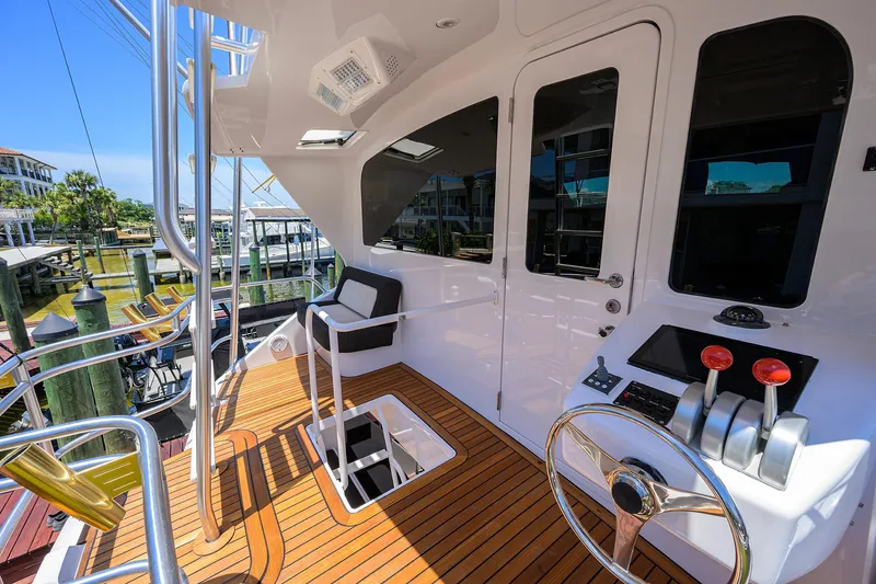 Enclosed Bridge W/tower Yacht Photos Pics 